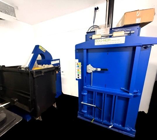 Burger King - ECO-NOR - MacFab 75 Auto Eject pappresse , MacFan 660 LTR beholderpresse 